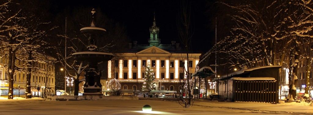 B.リンデ（1933-70）が活躍した街イェヴレの市庁舎前広場。ストックホルムから約170km北にある。